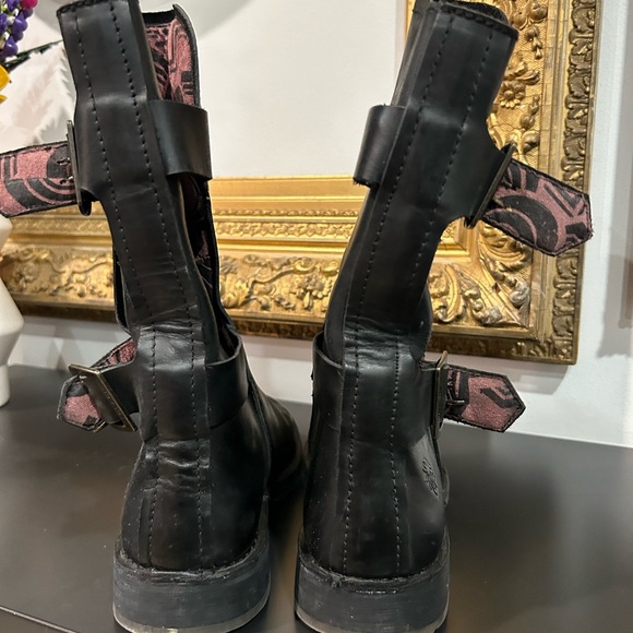 Stylish Black Leather Moto Boots! - Picture 9 of 11